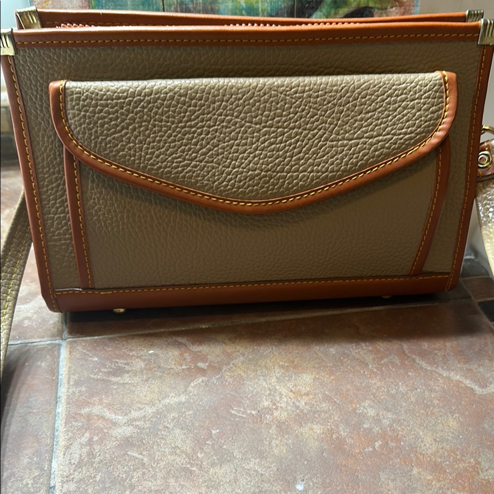 Elegant Tan Leather Women's Bag